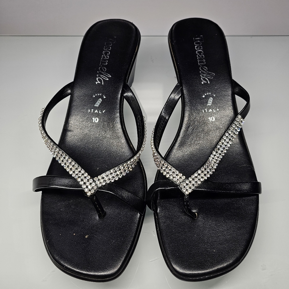 Elegant Black Wedge Sandals with Toe Straps